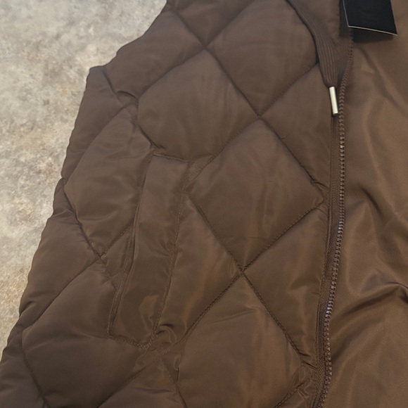 NWT Papillon Women's Chocolate Quilted Hooded Vest - Picture 4 of 7